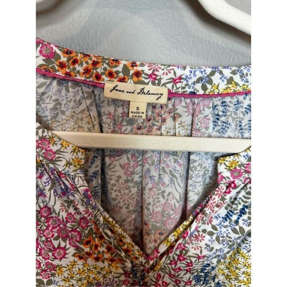 Jane & Delancey Small Floral Blouse V Neck - Picture 2 of 7